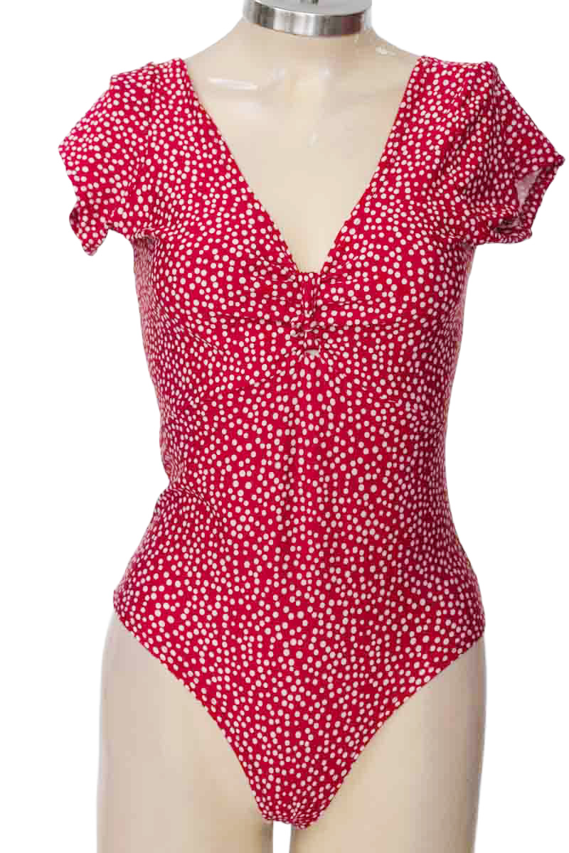 Top / Camiseta color Vinotinto - Closeando