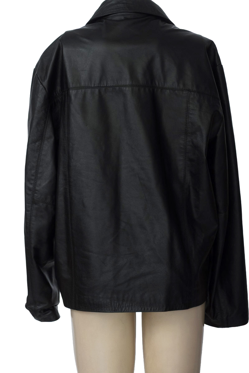 Chaqueta / Abrigo color Negro - Closeando