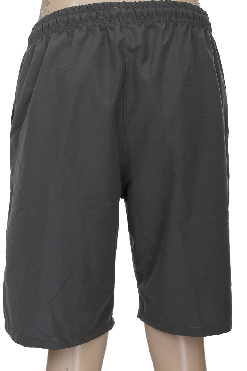 Ropa Deportiva color Gris - Closeando