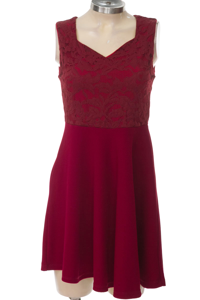 Vestido / Enterizo color Vinotinto - Closeando