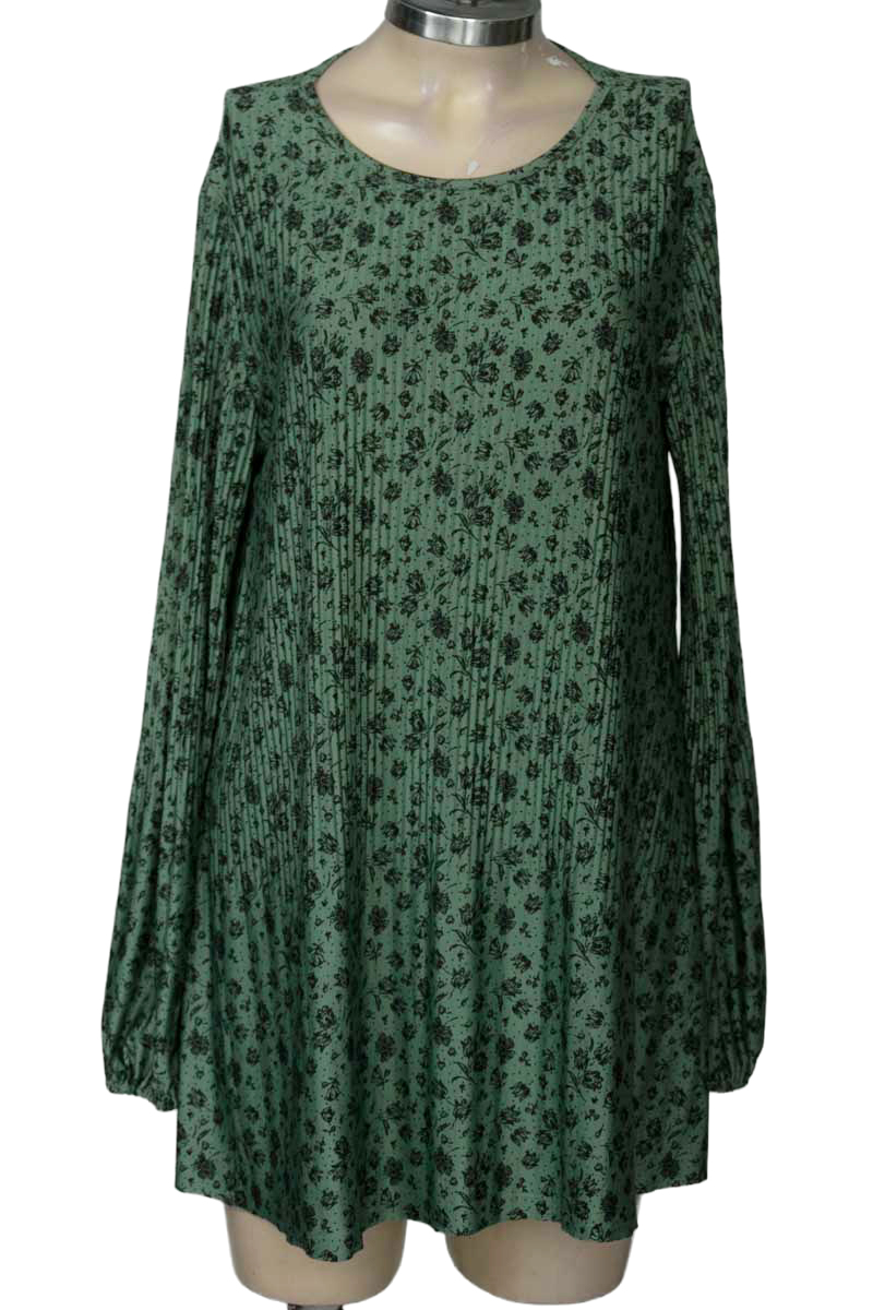 Vestido / Enterizo color Verde - Stradivarius
