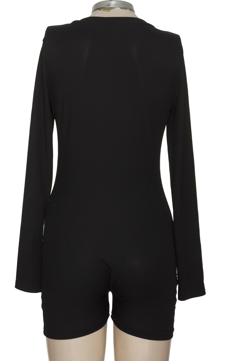 Ropa Deportiva / Salida de Baño color Negro - Closeando