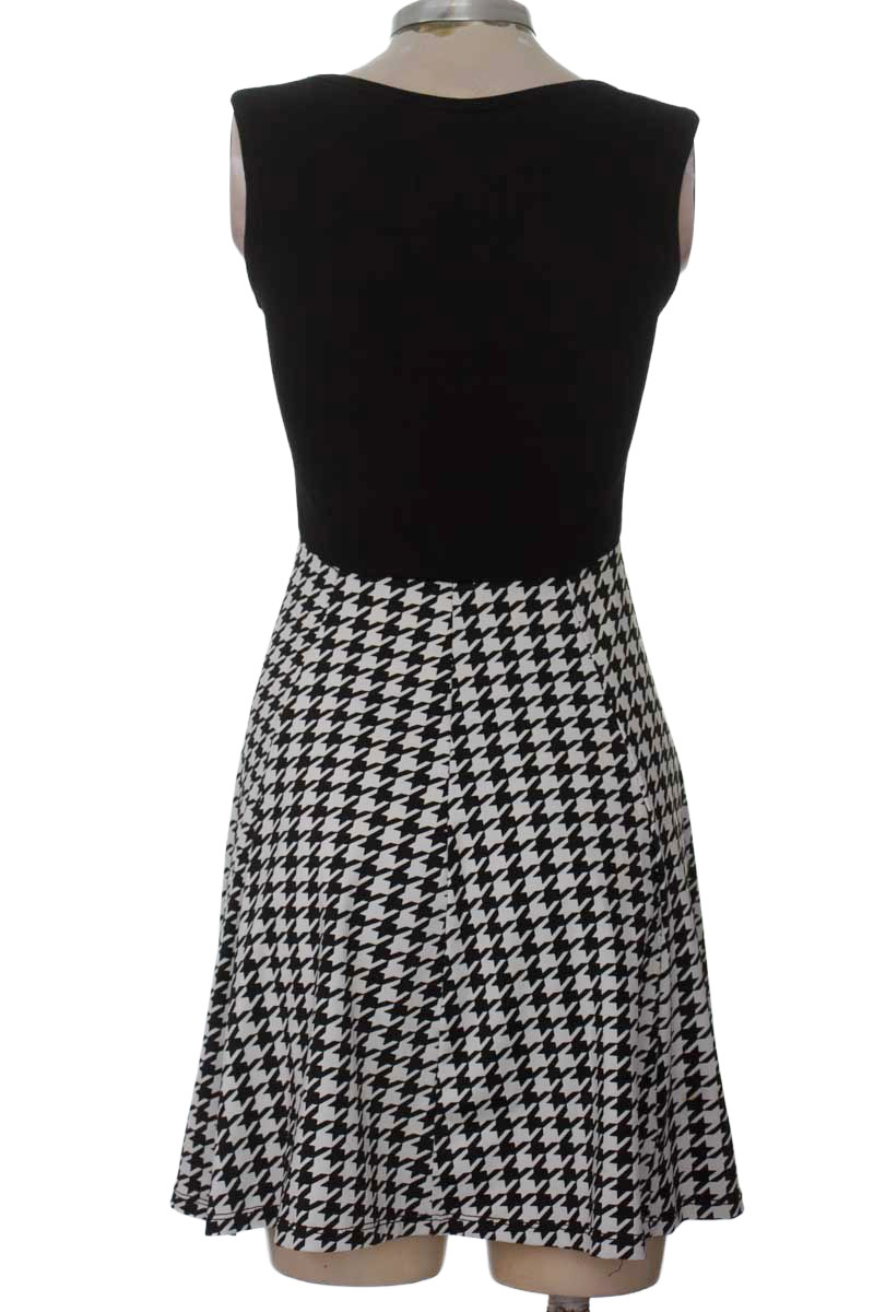 Vestido / Enterizo color Negro - Closeando