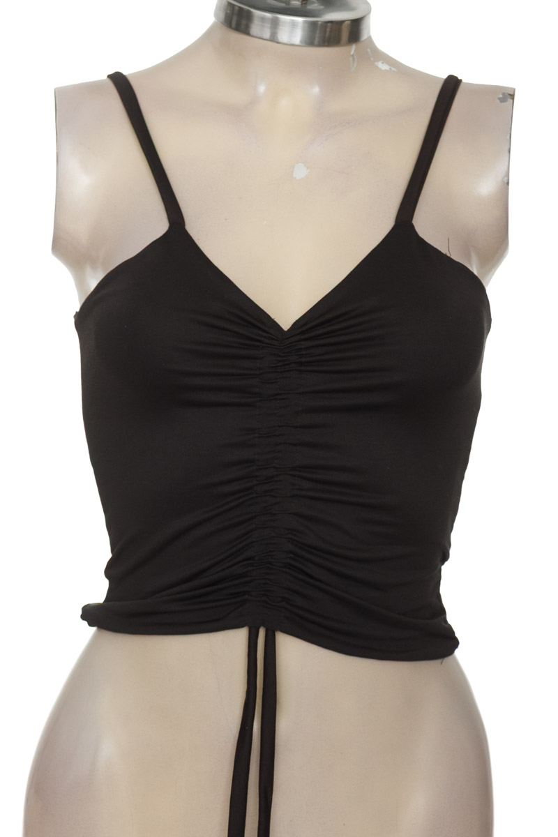 Top / Camiseta color Negro - Closeando