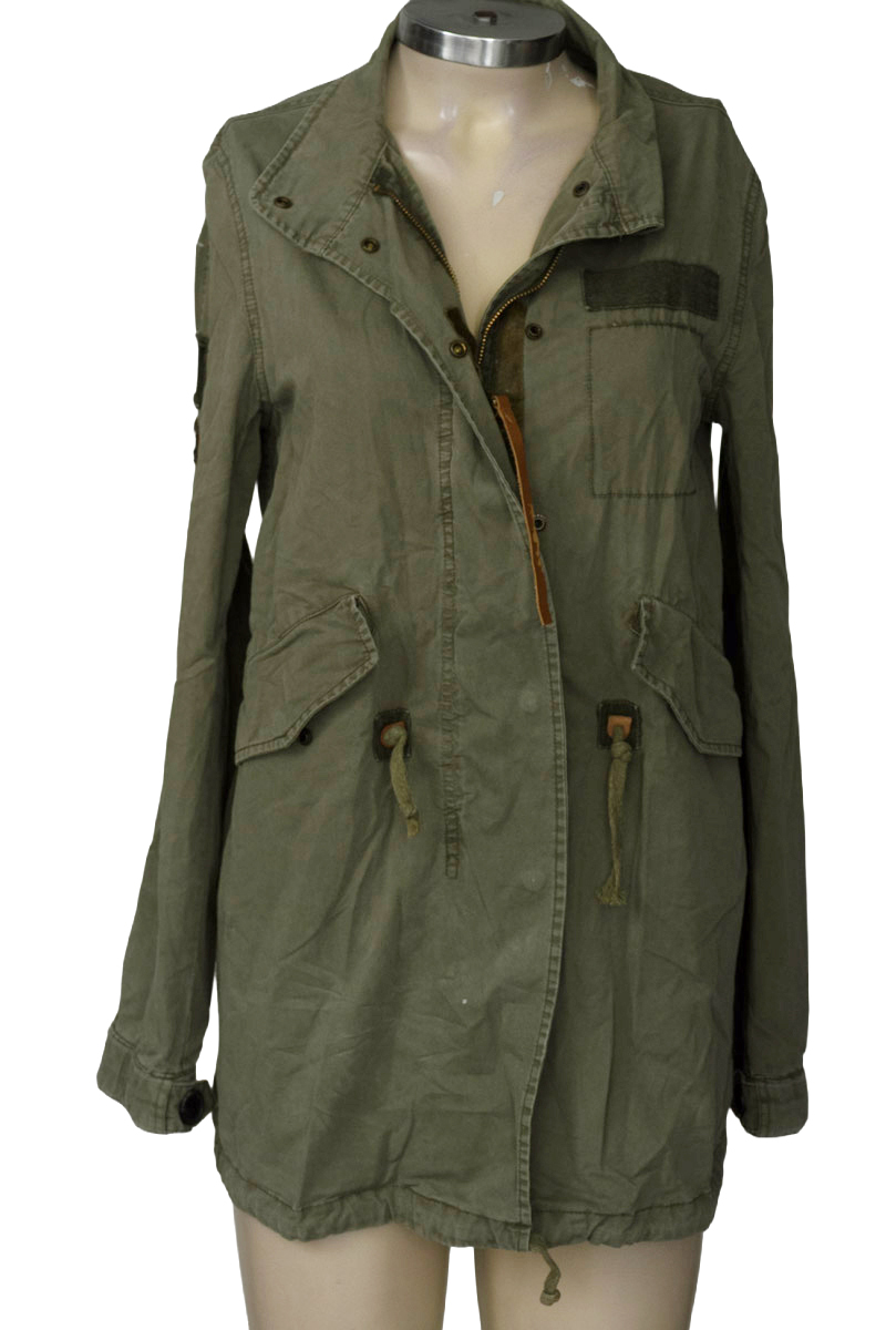 Chaqueta / Abrigo color Verde - Bershka