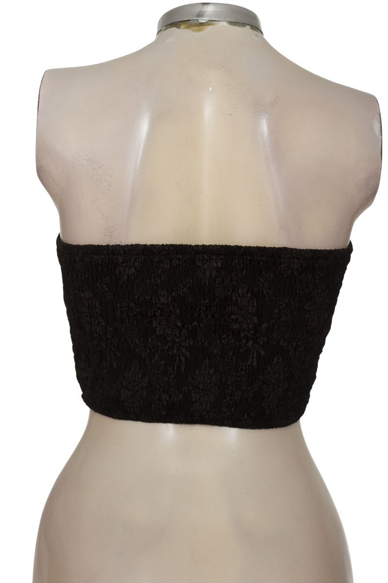 Top / Camiseta color Negro - Closeando