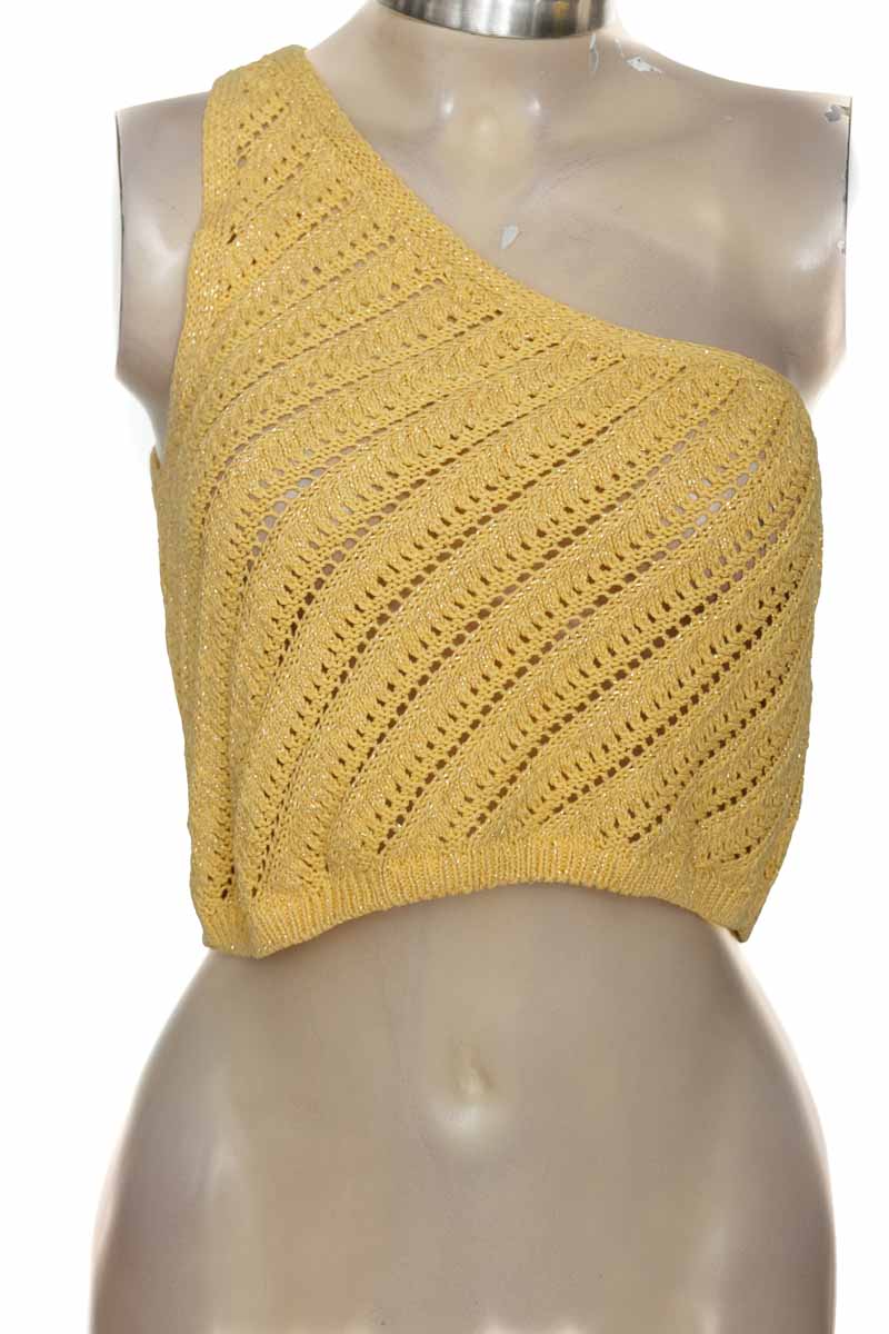 Top / Camiseta color Amarillo - Stradivarius