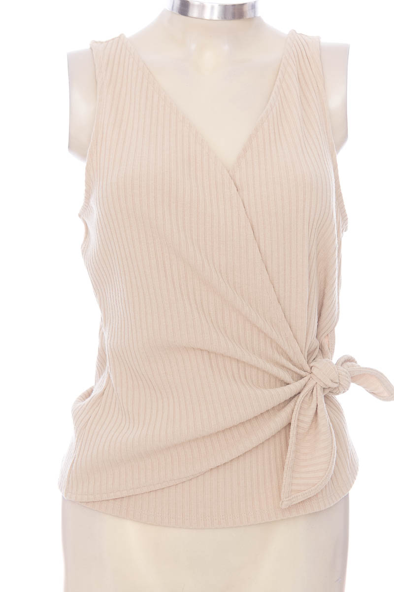 Top / Camiseta color Beige - Express talla M de Segunda Mano | Closeando