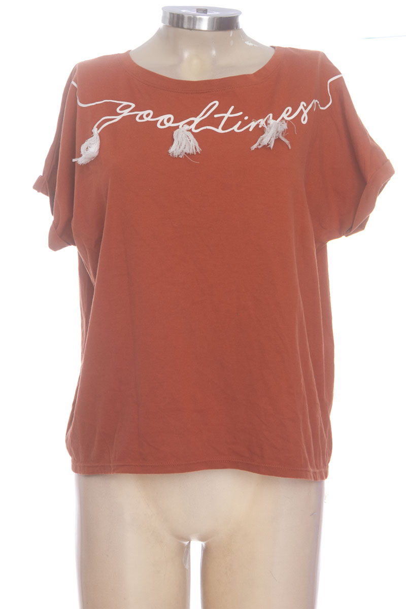 Top / Camiseta color Café - Loguin
