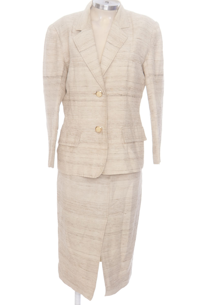 Vestido / Enterizo color Beige - Closeando