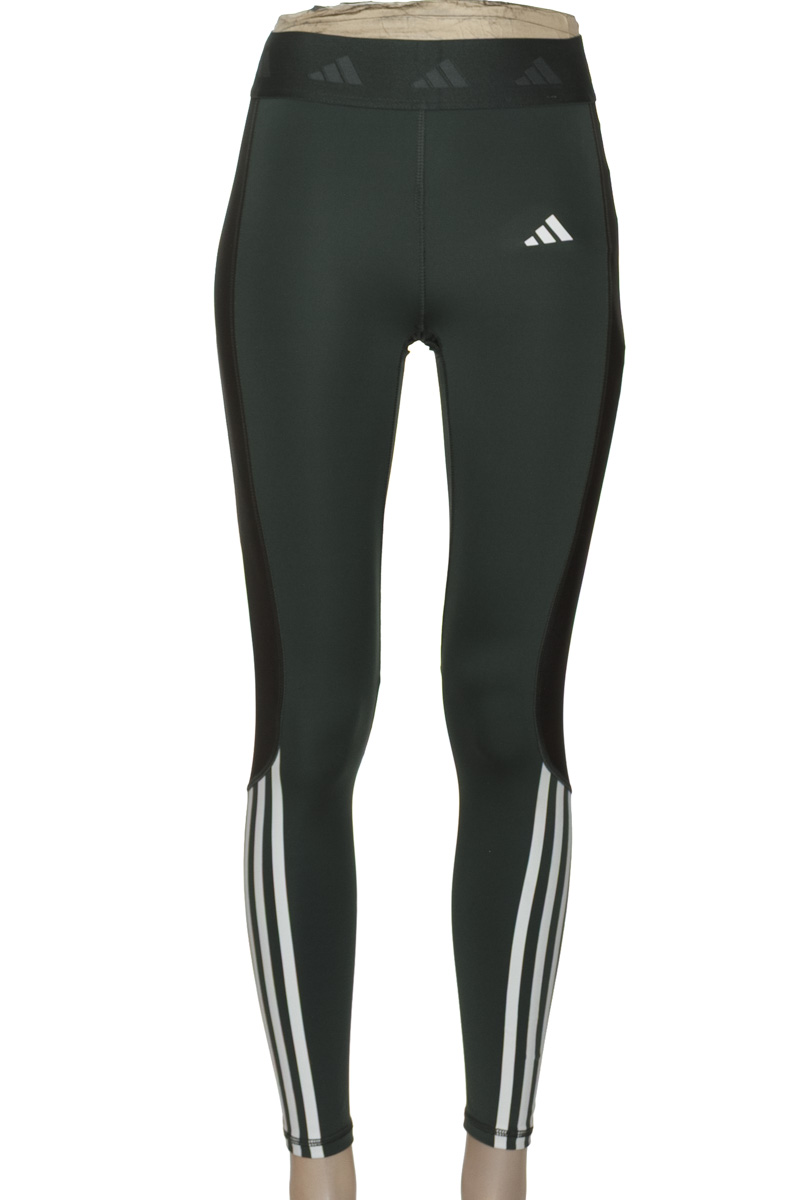 Ropa Deportiva / Salida de Baño color Verde - Adidas