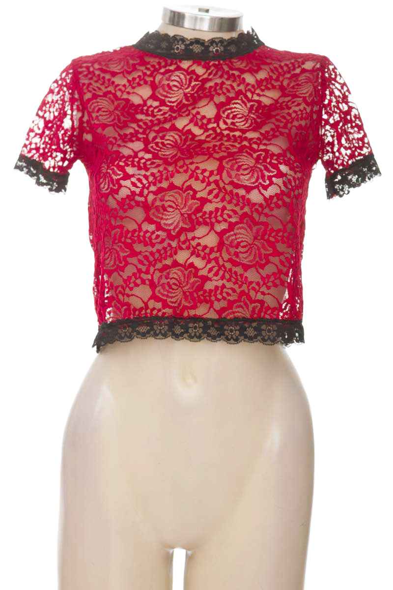 Top / Camiseta color Vinotinto - Plur