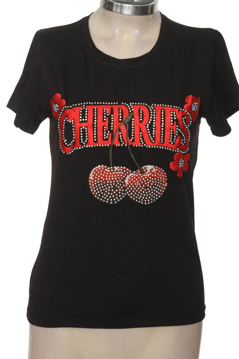 Top / Camiseta color Negro - Closeando