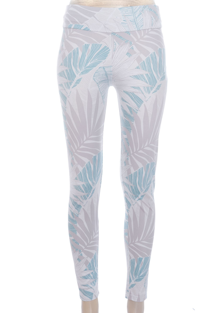 Ropa Deportiva / Salida de Baño color Gris - Closeando