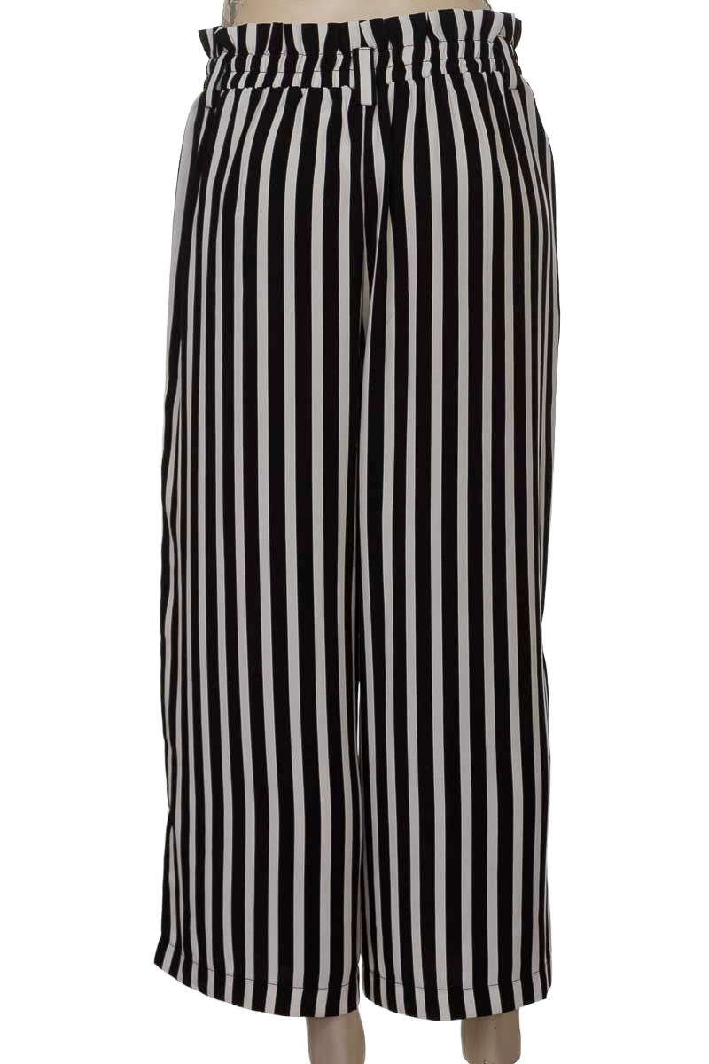 Pantalones color Negro - Stradivarius