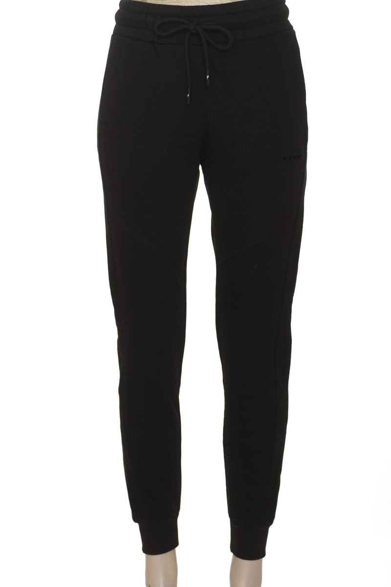 Ropa Deportiva / Salida de Baño color Negro - Diadora
