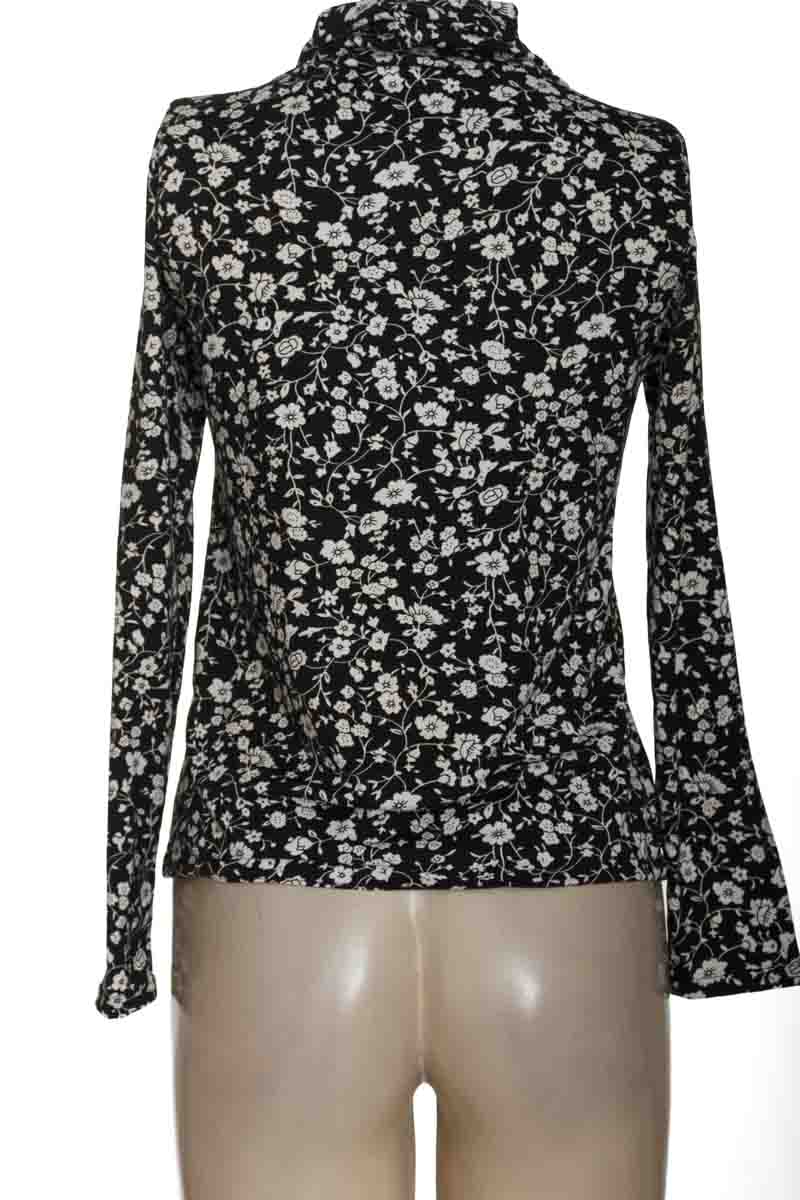 Top / Camiseta color Negro - Closeando