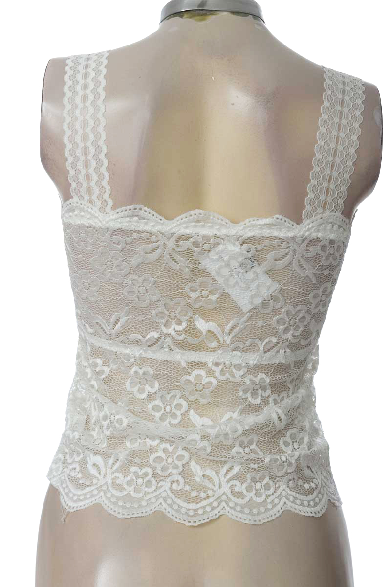 Top / Camiseta color Blanco - Closeando