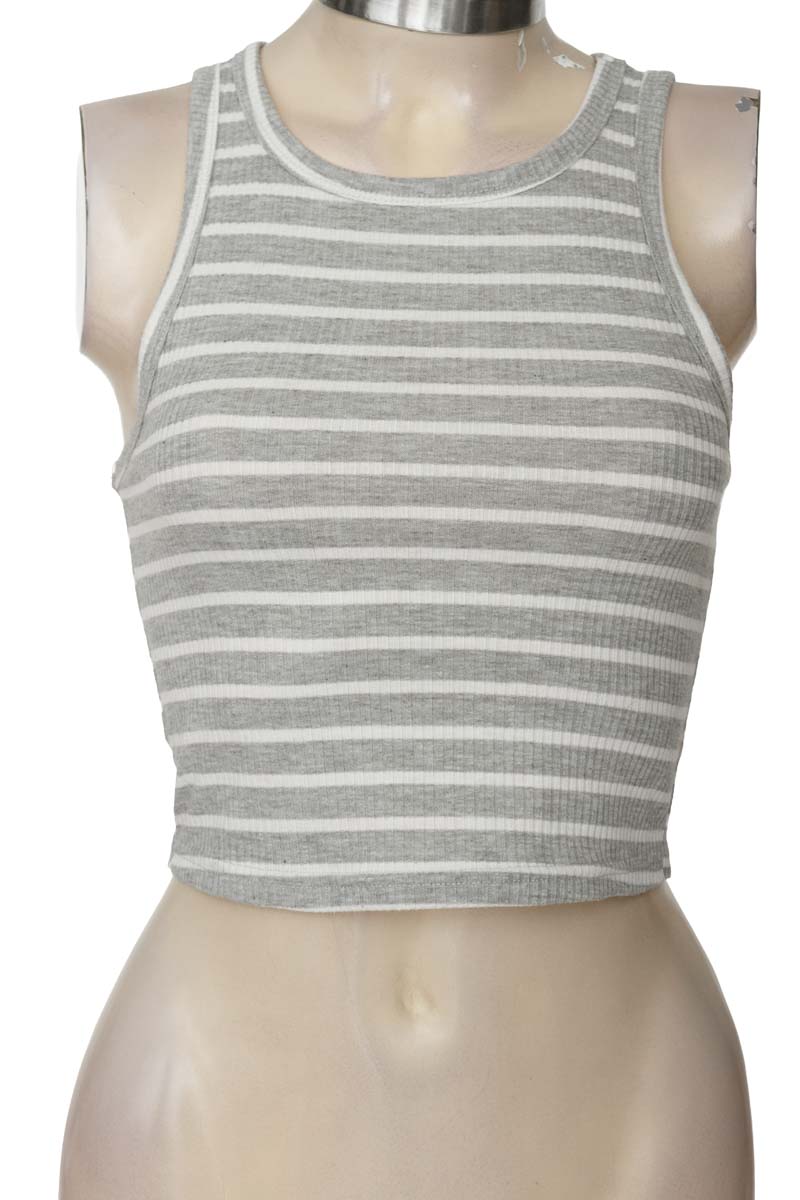 Top / Camiseta color Gris - Closeando