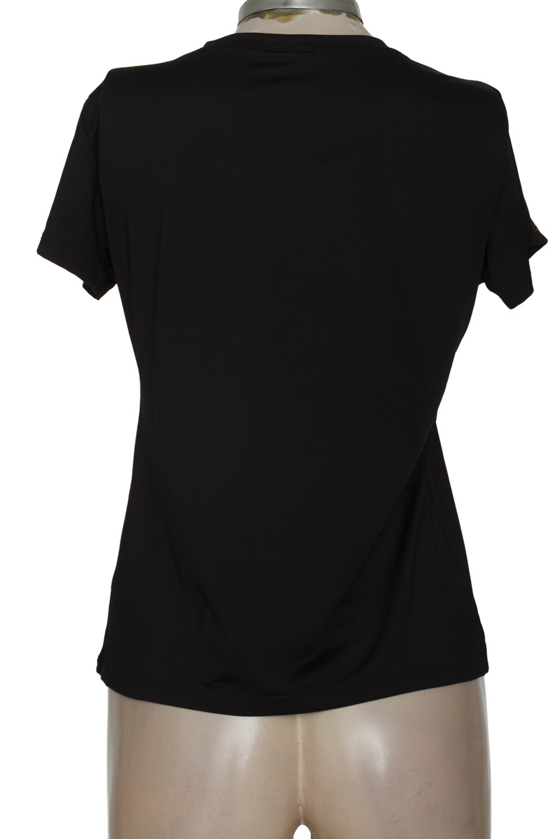 Top / Camiseta color Negro - Hilo Rojo