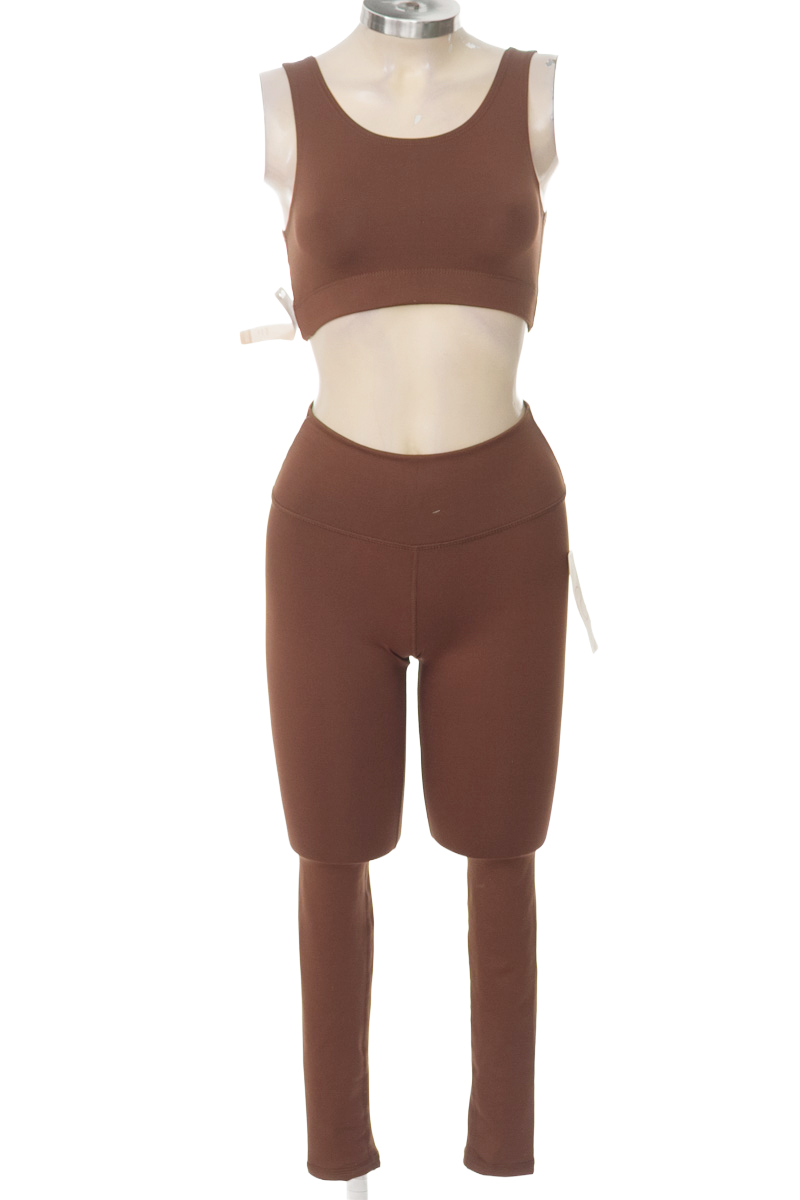 Ropa Deportiva / Salida de Baño color Café - GreenFit