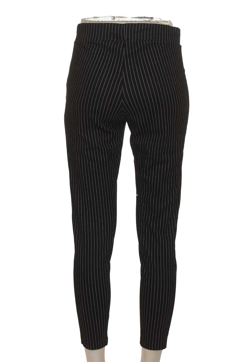 Pantalones color Negro - Cortelle