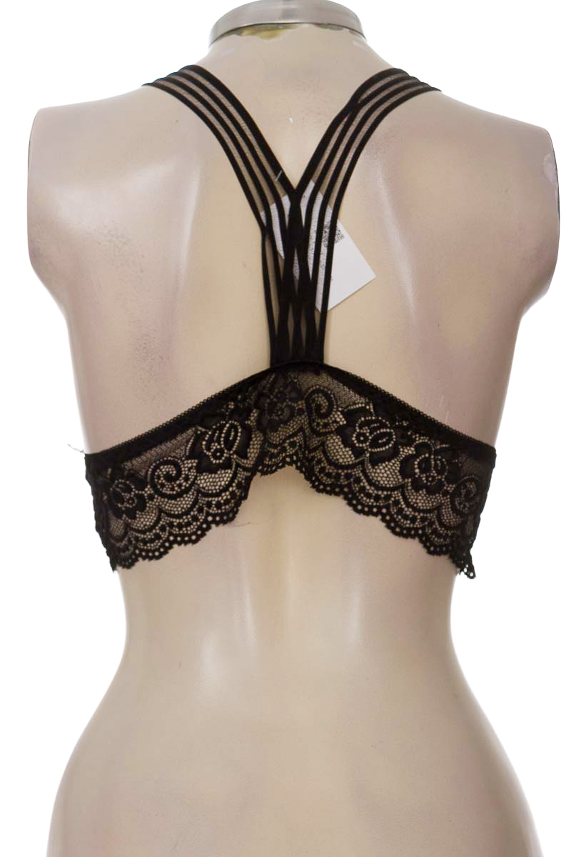 Top / Camiseta color Negro - Closeando