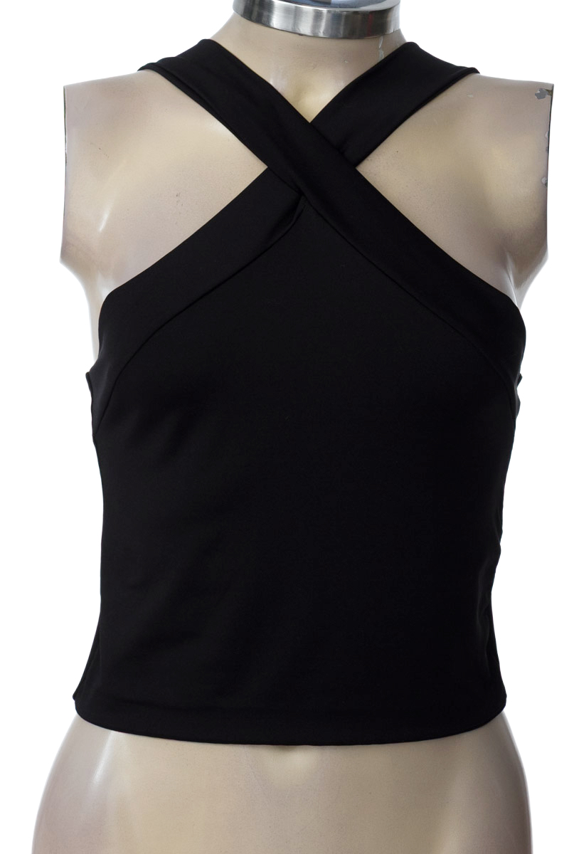 Top / Camiseta color Negro - Closeando