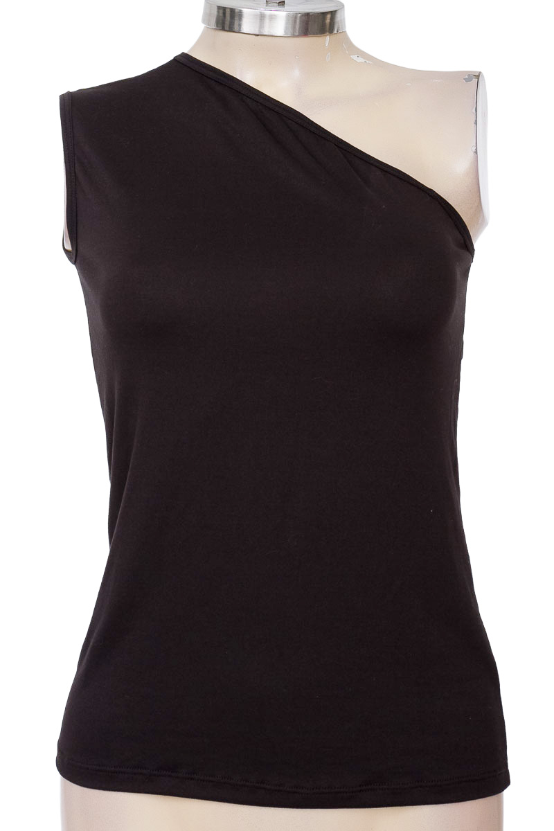 Top / Camiseta color Negro - Closeando