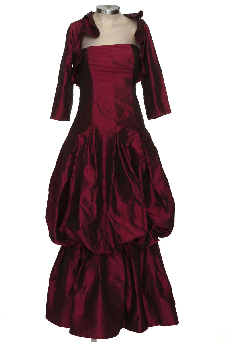 Vestido / Enterizo color Vinotinto - Closeando