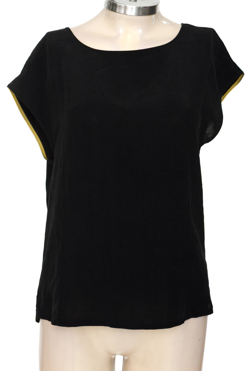 Top / Camiseta color Negro - Closeando