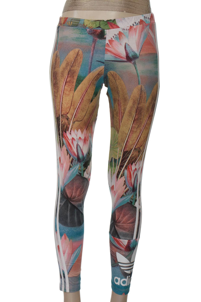 Ropa Deportiva / Salida de Baño color Estampado - Adidas