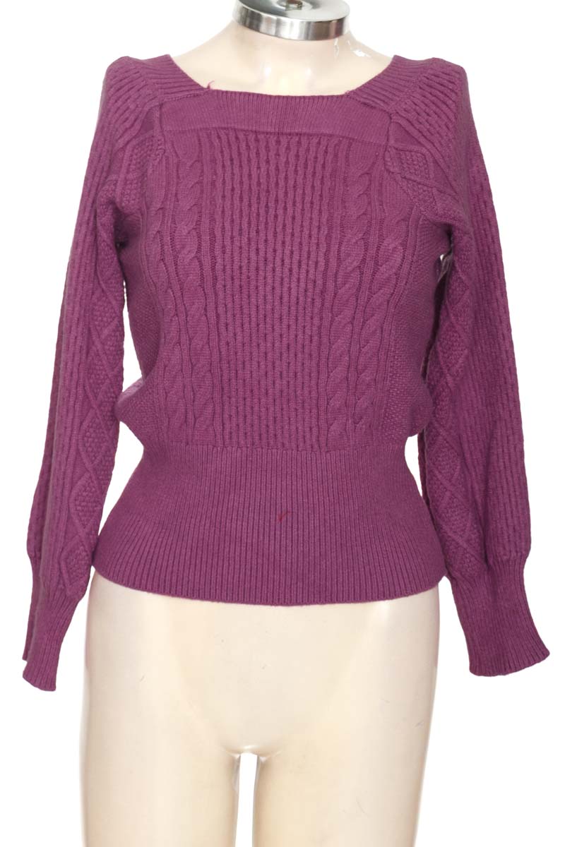 Sweater color Morado - Closeando