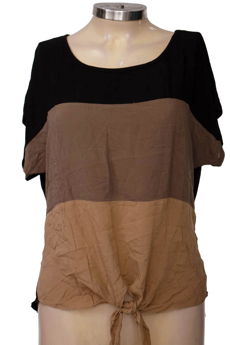 Top / Camiseta color Negro - Arkitect