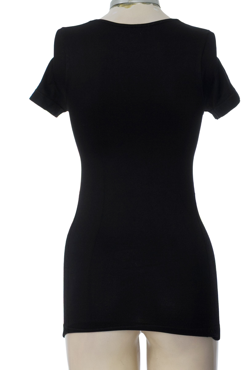 Top / Camiseta color Negro - Closeando