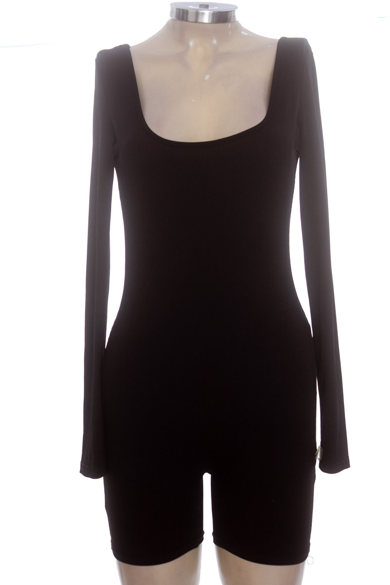 Ropa Deportiva / Salida de Baño color Negro - Closeando