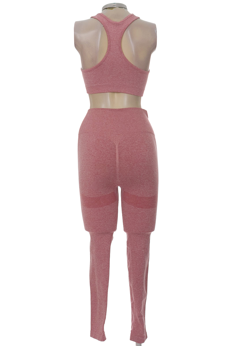 Ropa Deportiva / Salida de Baño color Rosado - Closeando