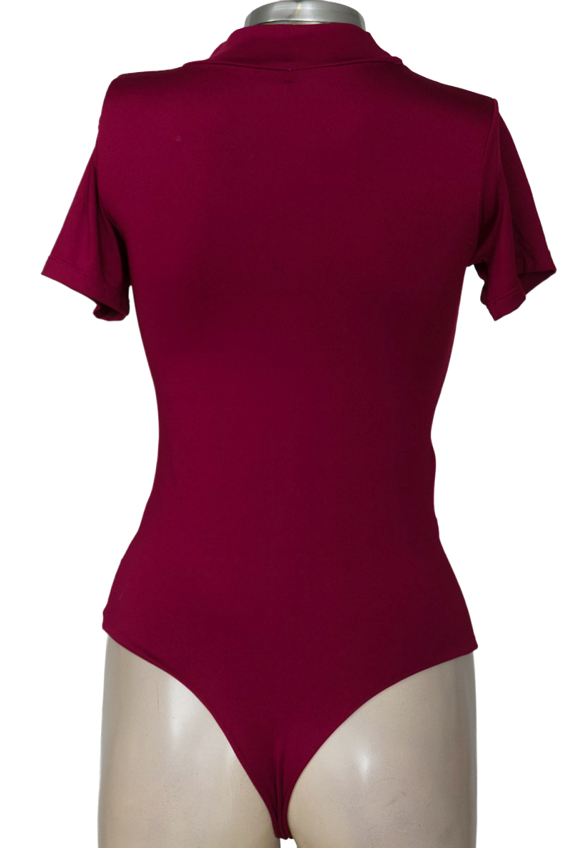 Top / Camiseta color Vinotinto - Closeando