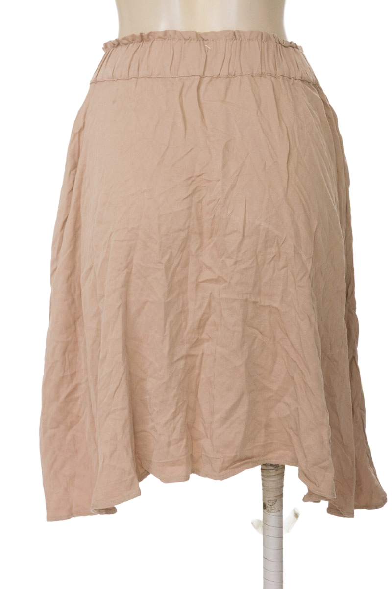 Falda color Beige - Closeando