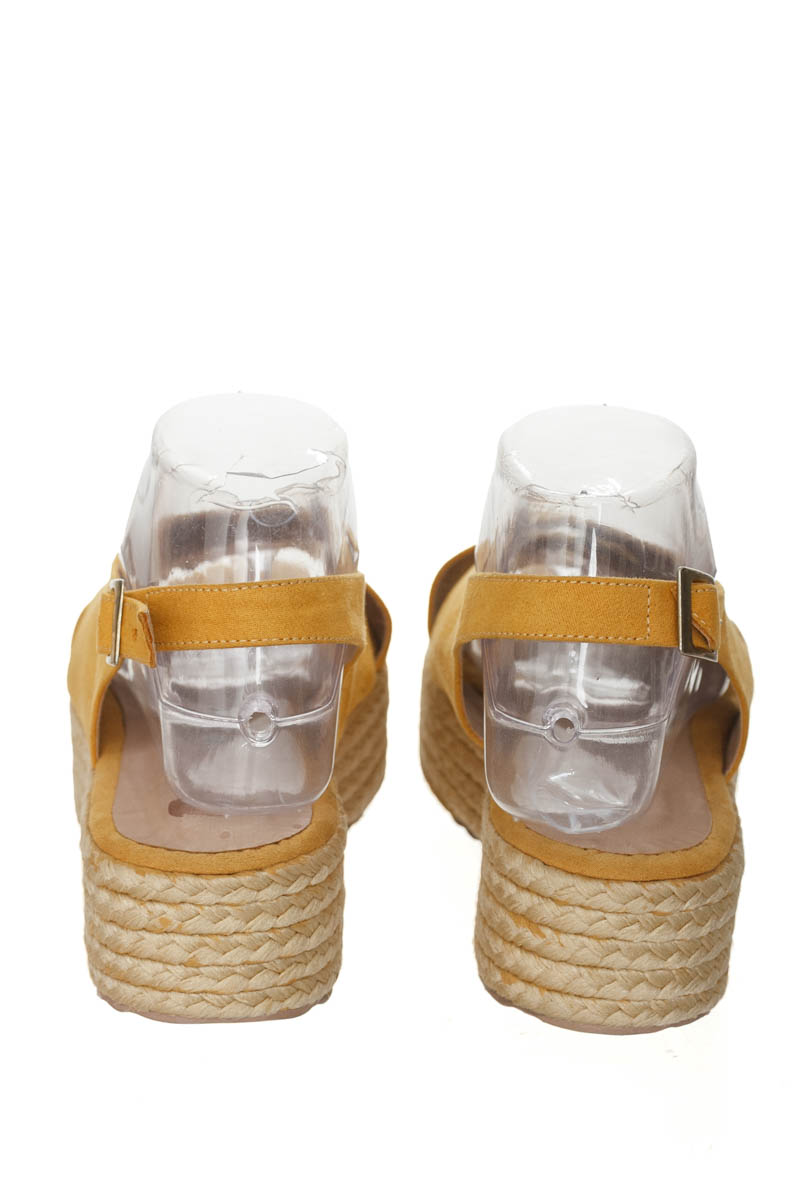 Zapatos color Amarillo - Closeando