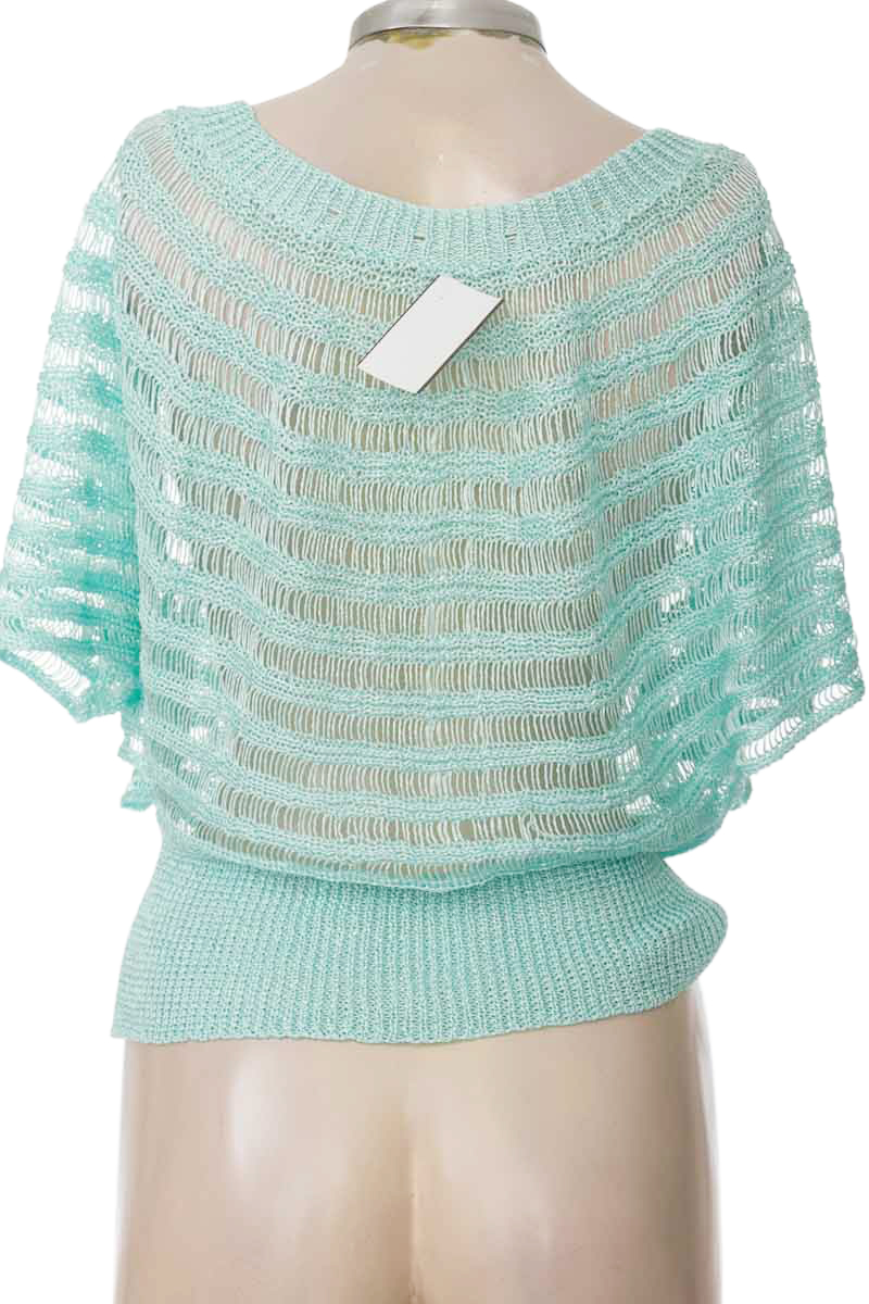 Sweater color Aguamarina - Closeando