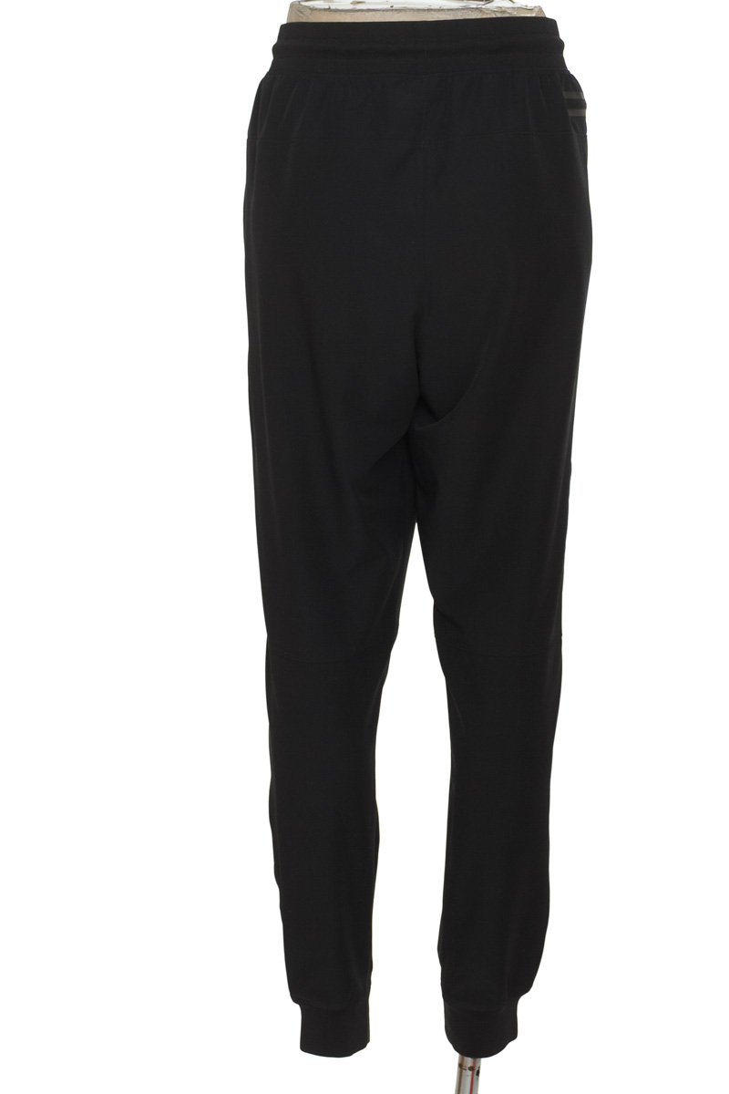 Ropa Deportiva / Salida de Baño color Negro - Under Armour