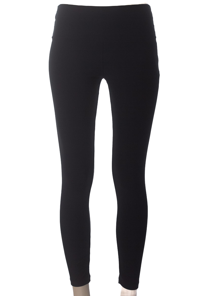 Ropa Deportiva / Salida de Baño color Negro - Closeando