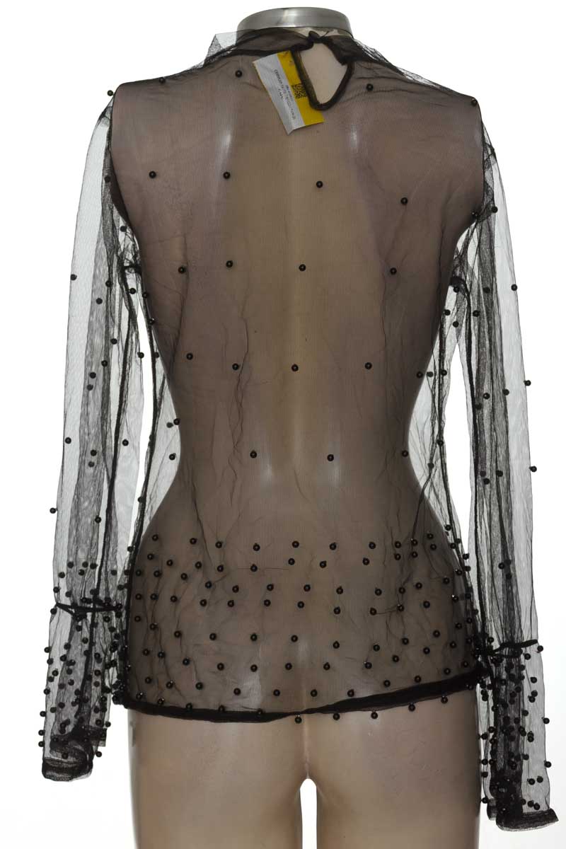Top / Camiseta color Negro - Closeando