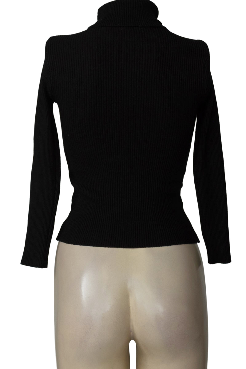 Sweater color Negro - Closeando