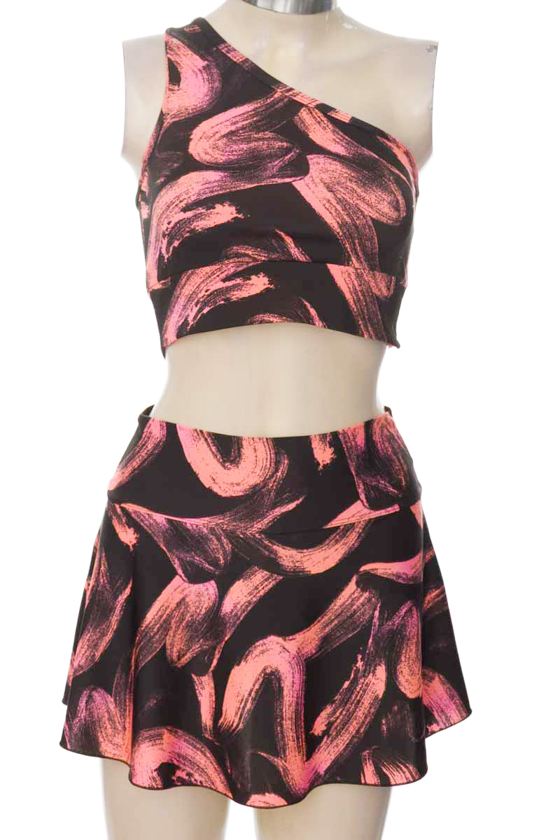 Ropa Deportiva / Salida de Baño color Negro - Closeando