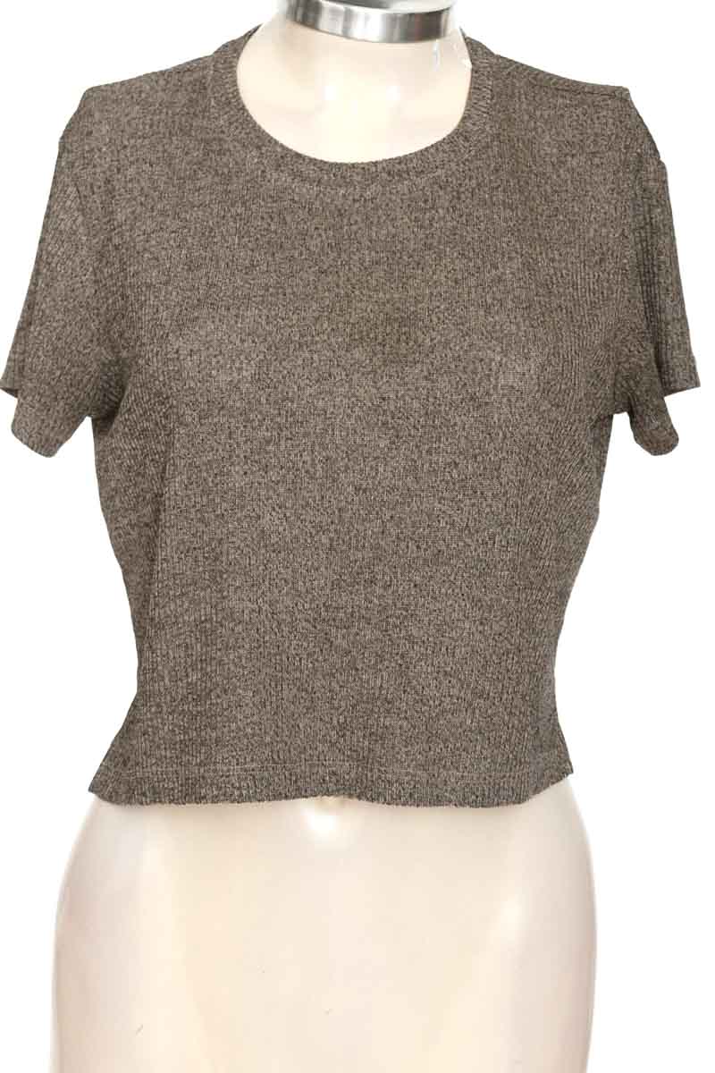 Top / Camiseta color Gris - Closeando
