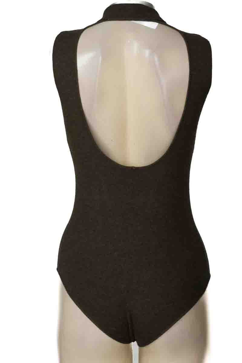Top / Camiseta color Verde - Zara