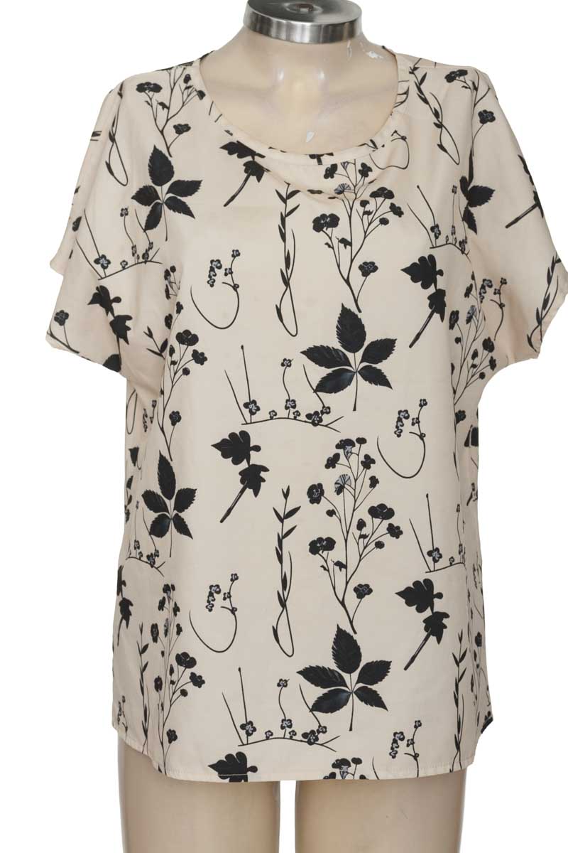 Top / Camiseta color Beige - Closeando
