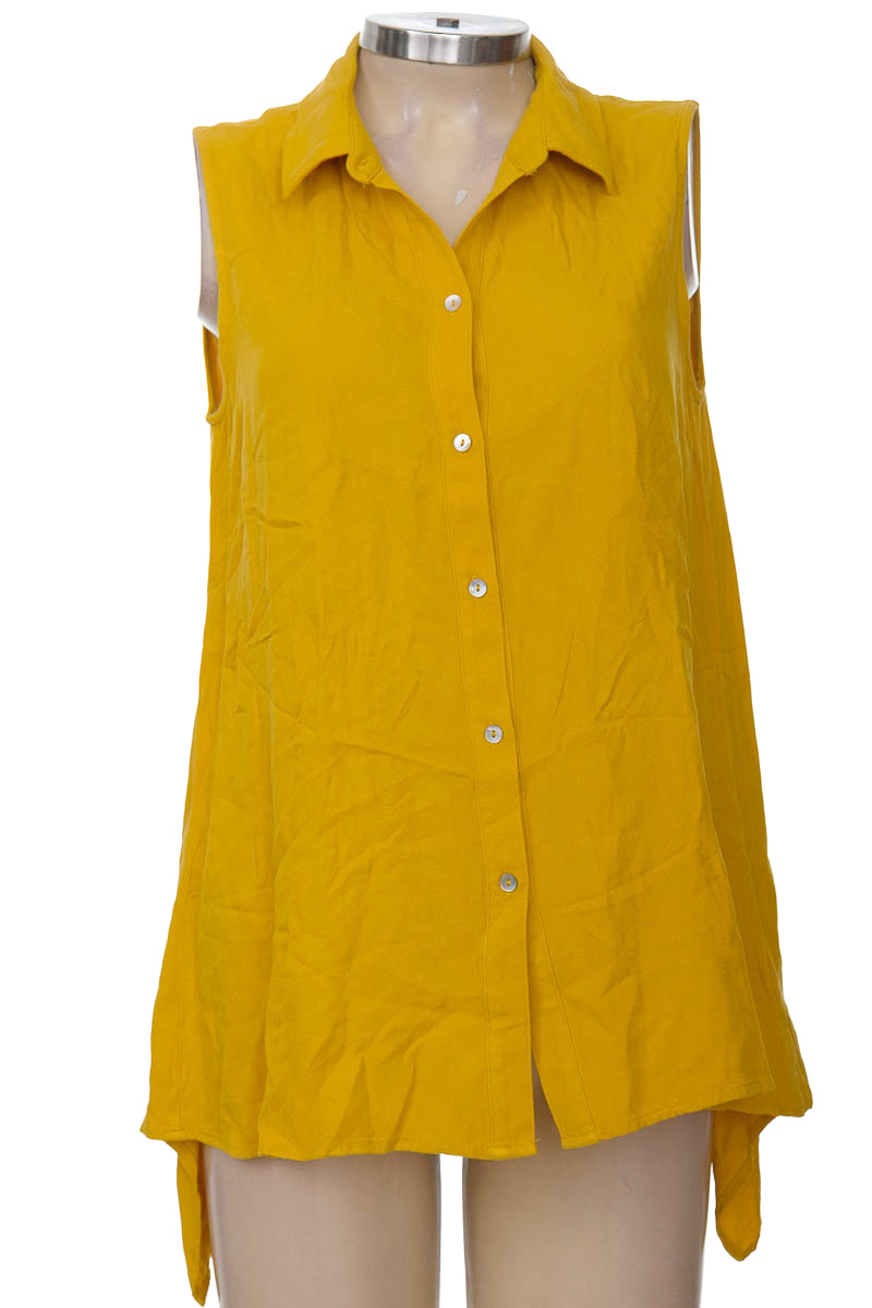 Top / Camiseta color Mostaza - Fever